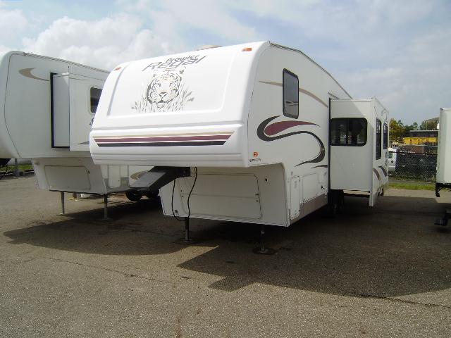 Used 2004 Prowler Regal 285RLS Fifth Wheel For Sale